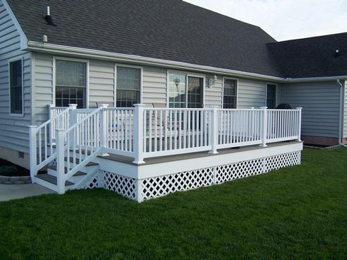 How to Attach Ground-Level Decks to Your Single-Story Delaware Home