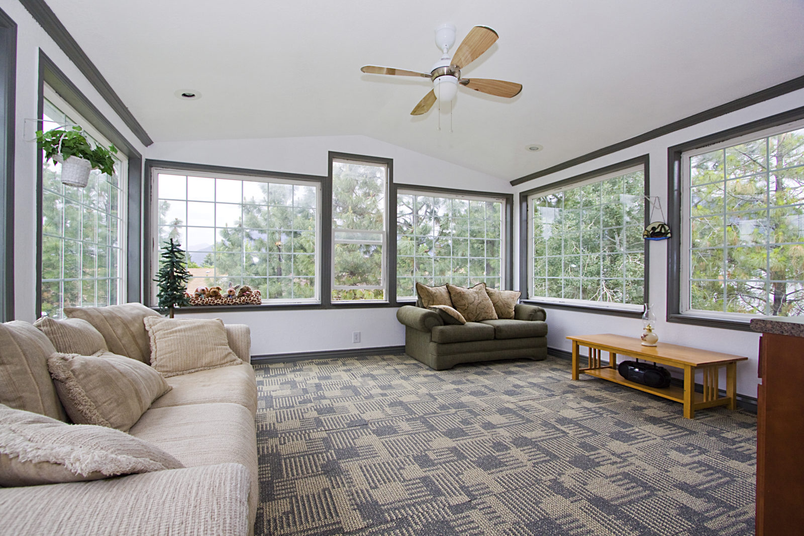 Follow These Tips To Make Your Custom Sunroom More Energy Efficient